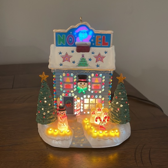 2004 Electrical Spectacle Hallmark Ornament - Picture 3 of 7